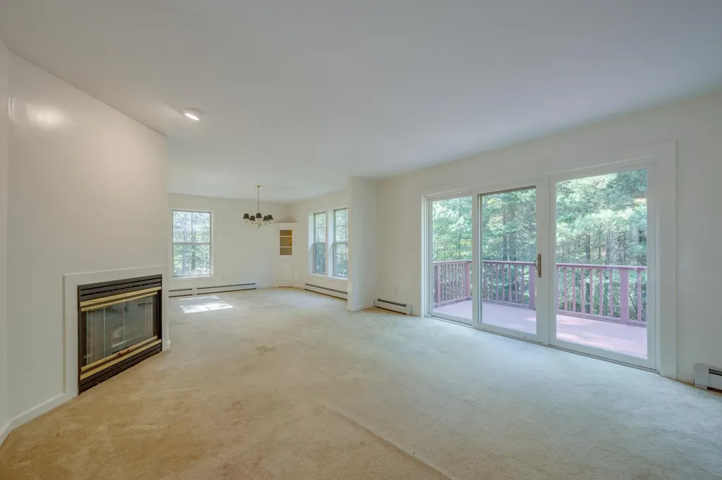 16 Clover Lane New London NH 03257