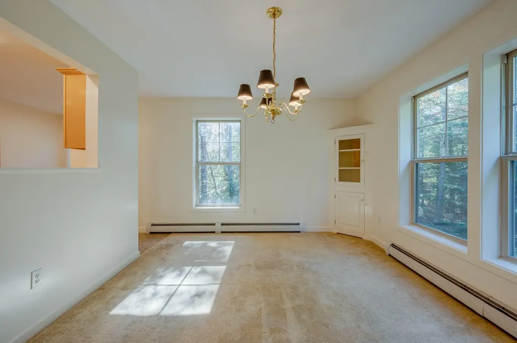 16 Clover Lane New London NH 03257