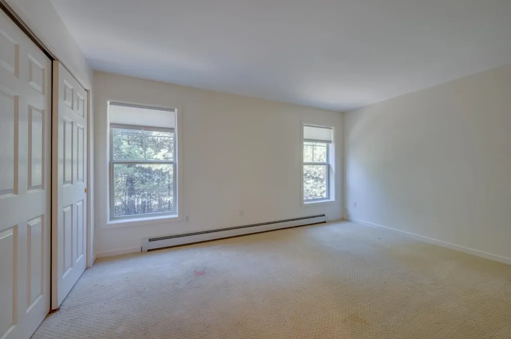 16 Clover Lane New London NH 03257