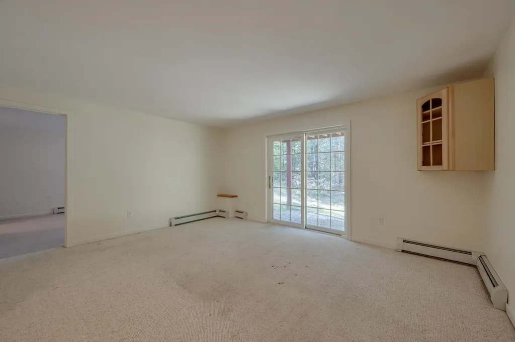 16 Clover Lane New London NH 03257