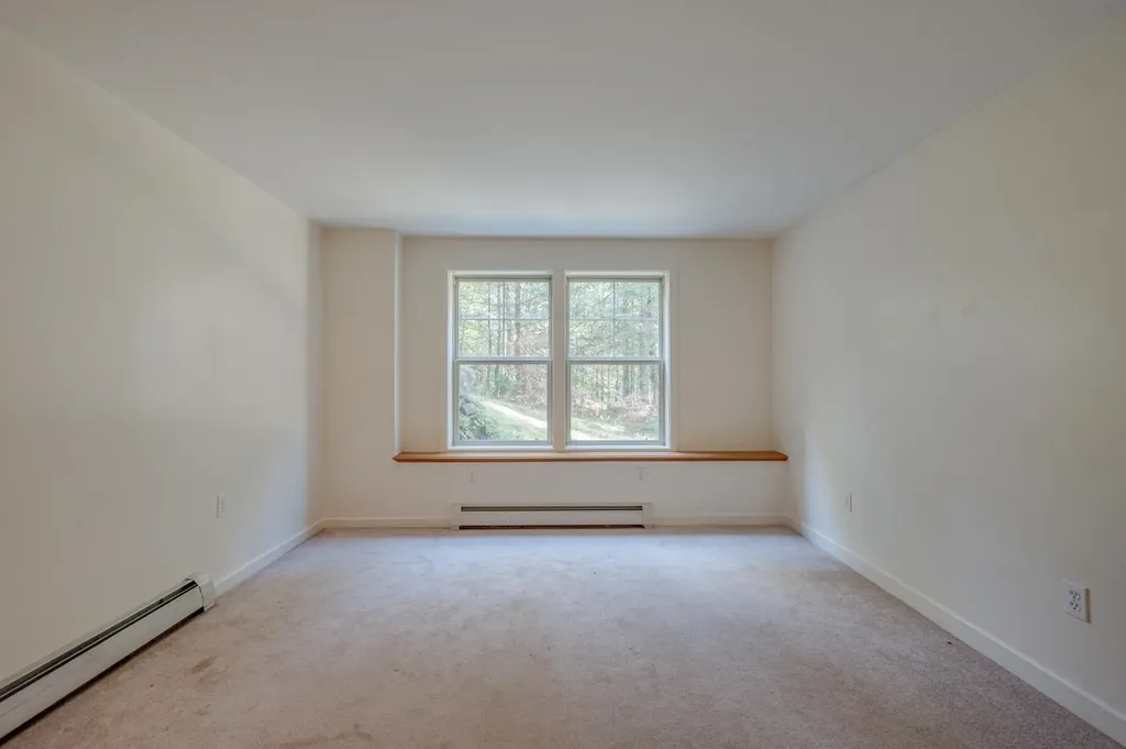 16 Clover Lane New London NH 03257