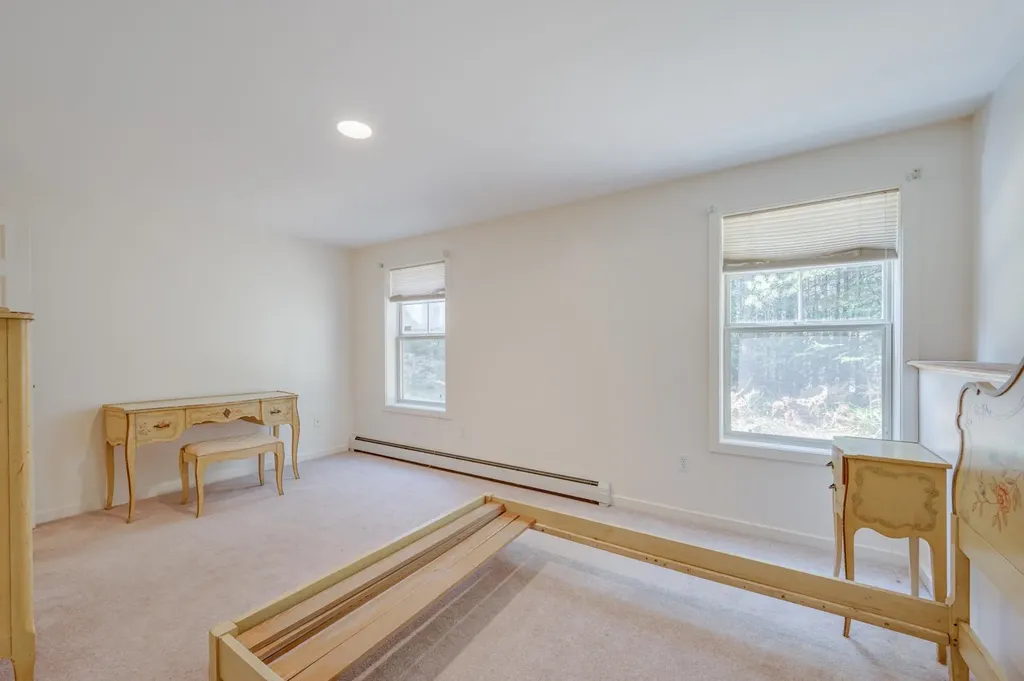 16 Clover Lane New London NH 03257