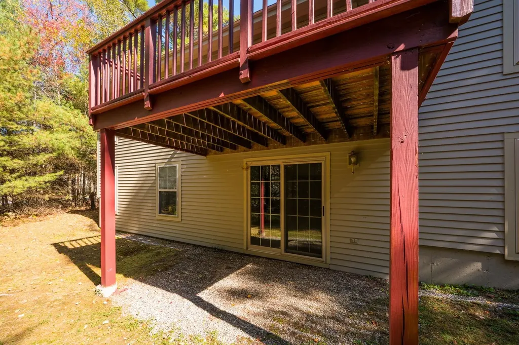 16 Clover Lane New London NH 03257