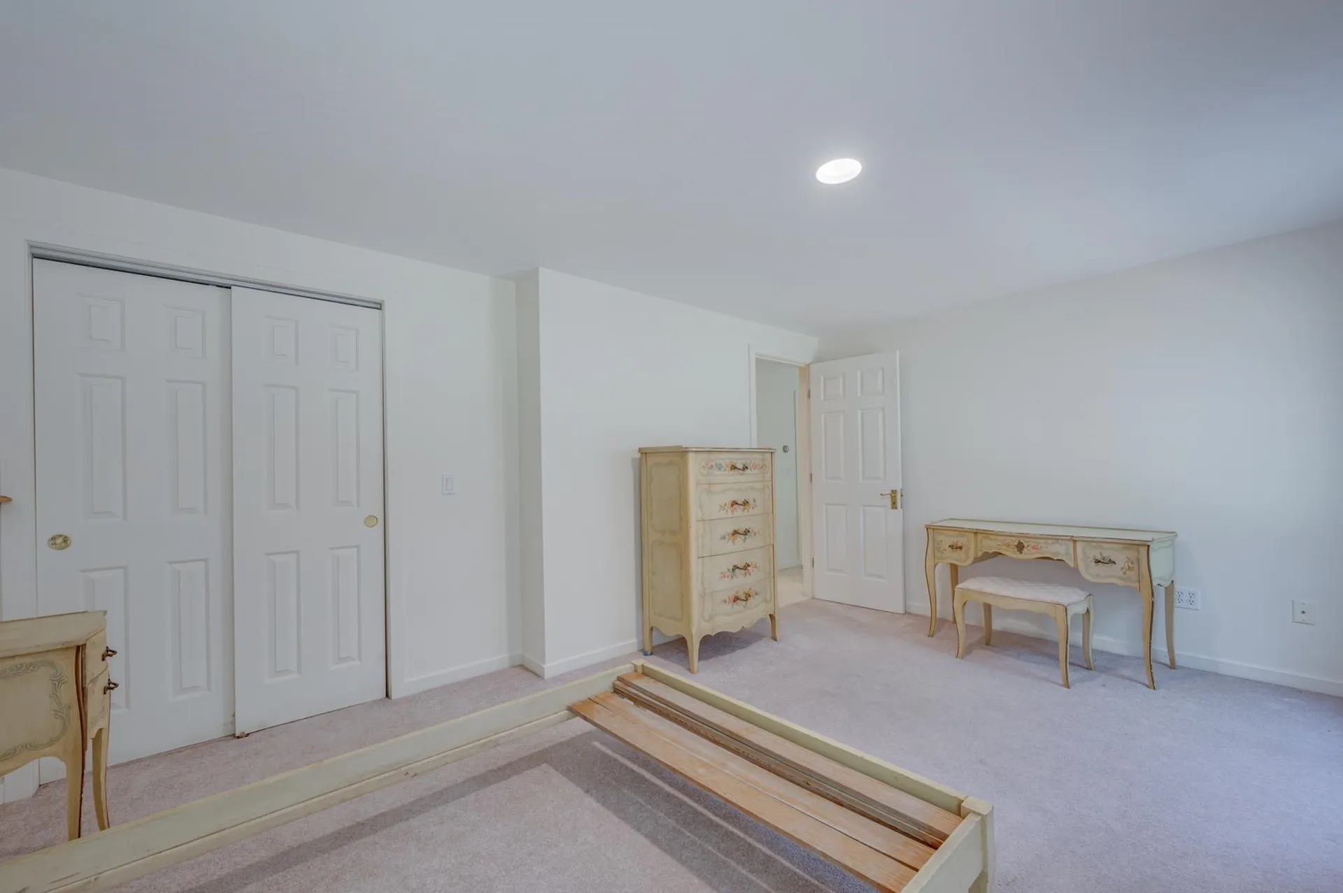 16 Clover Lane New London NH 03257