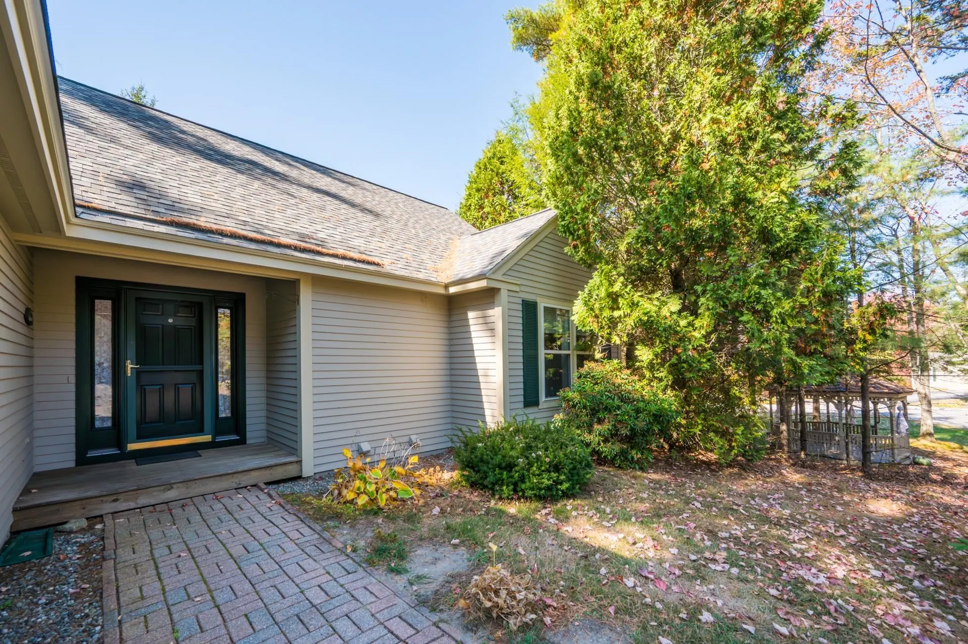 16 Clover Lane New London NH 03257