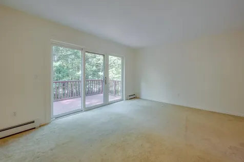 16 Clover Lane New London NH 03257