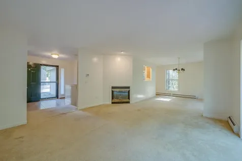 16 Clover Lane New London NH 03257