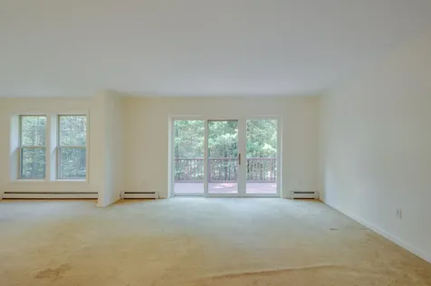 16 Clover Lane New London NH 03257