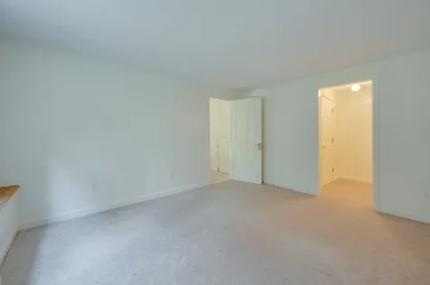 16 Clover Lane New London NH 03257