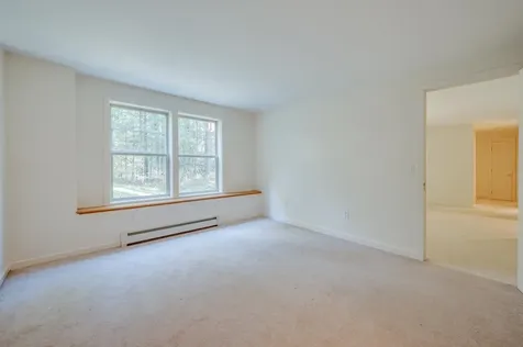 16 Clover Lane New London NH 03257