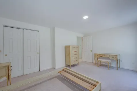 16 Clover Lane New London NH 03257