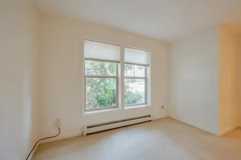 16 Clover Lane New London NH 03257