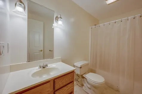 16 Clover Lane New London NH 03257