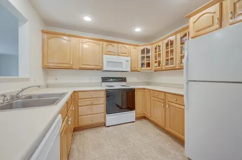 16 Clover Lane New London NH 03257