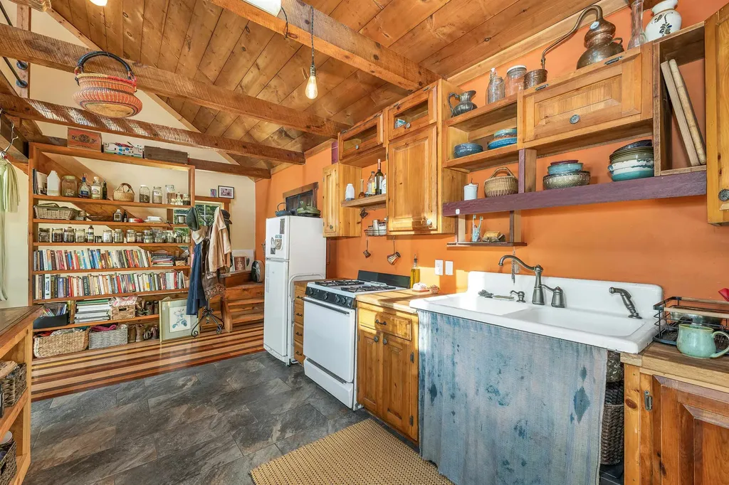 26 Butman Road Bradford NH 03221