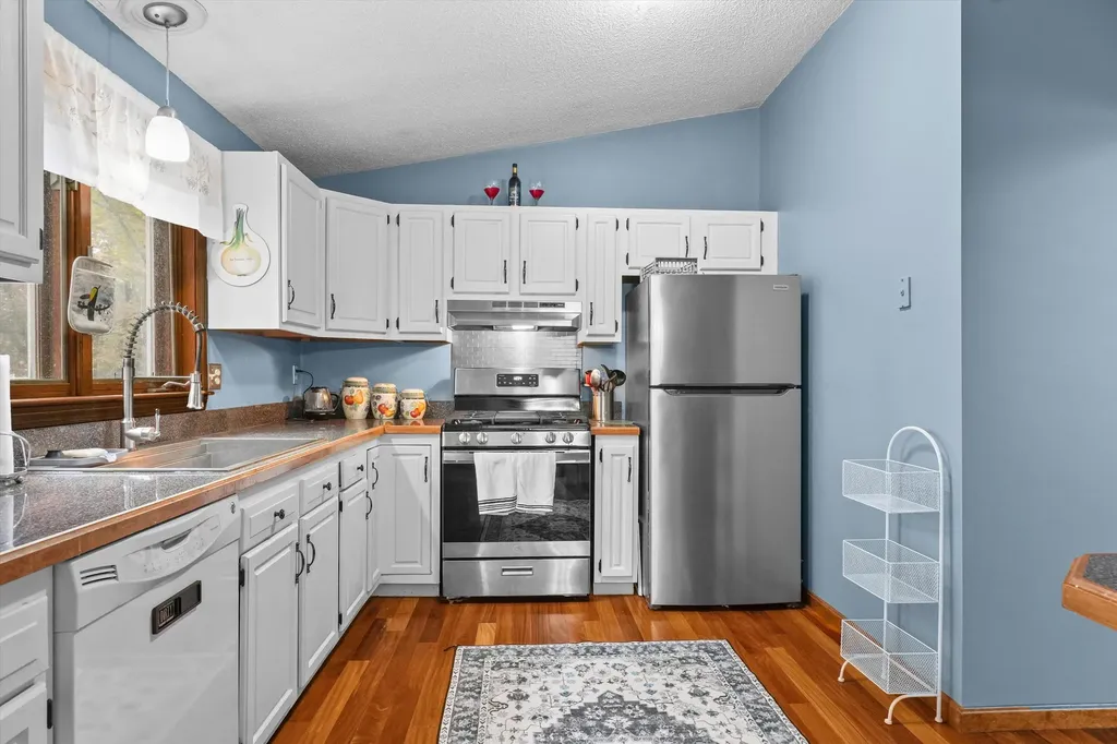 9 Plaza Avenue Hudson NH 03051-3234