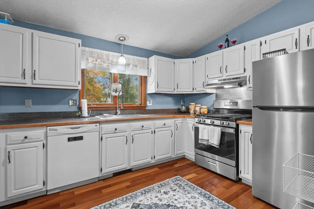 9 Plaza Avenue Hudson NH 03051-3234