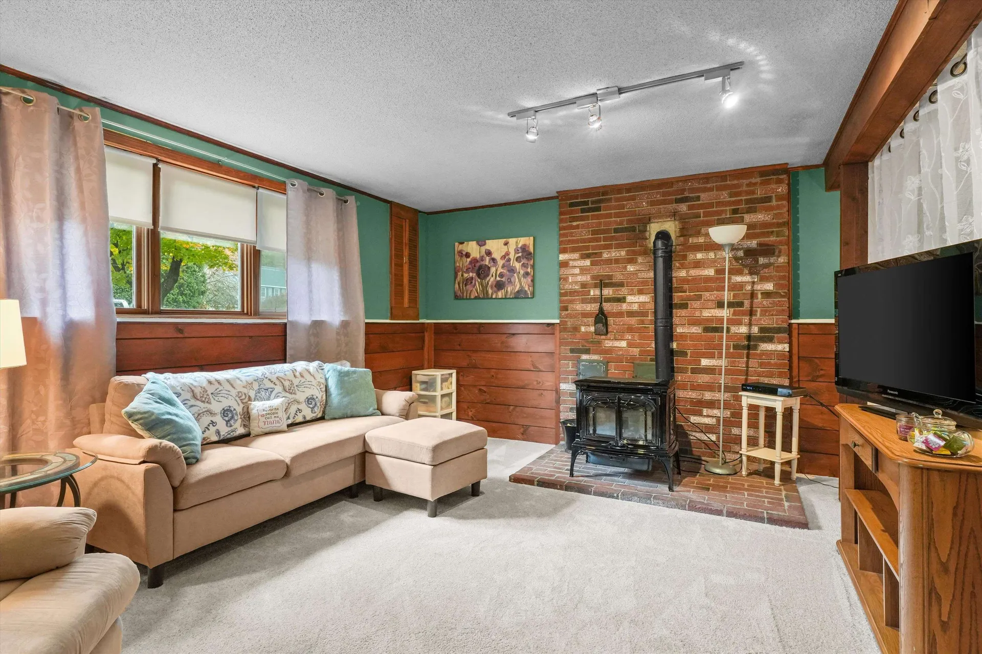 9 Plaza Avenue Hudson NH 03051-3234