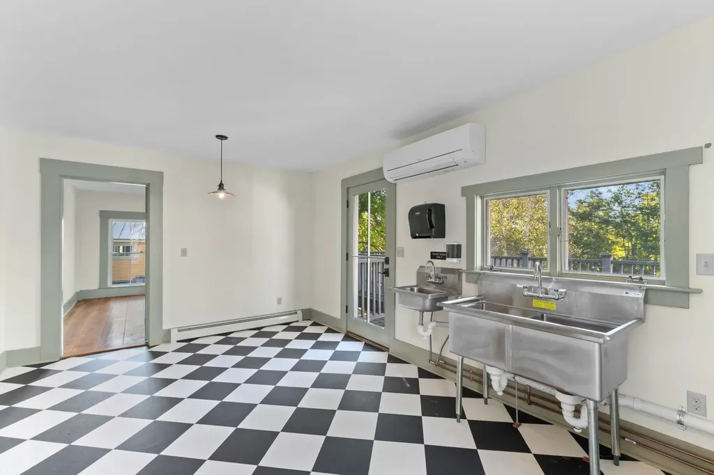 85 Main Street Tamworth NH 03886