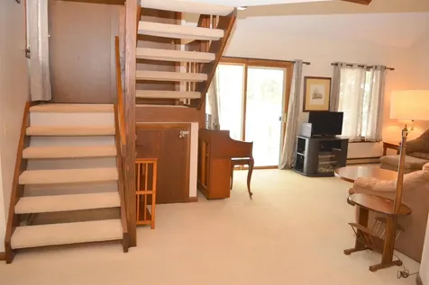 64 Pintail Knob Grantham NH 03753