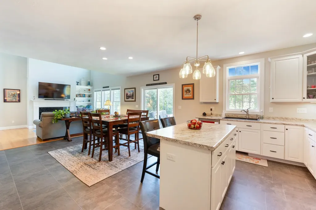 5 Barbie Court Merrimack NH 03054