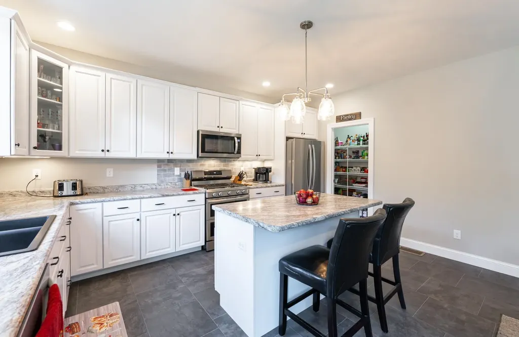 5 Barbie Court Merrimack NH 03054