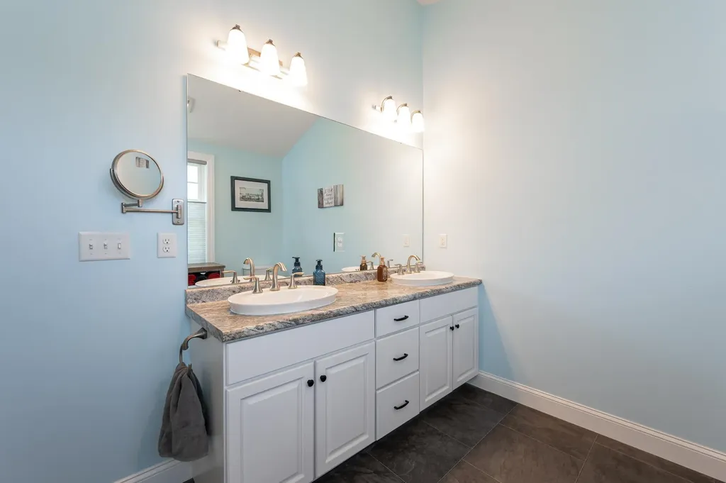 5 Barbie Court Merrimack NH 03054