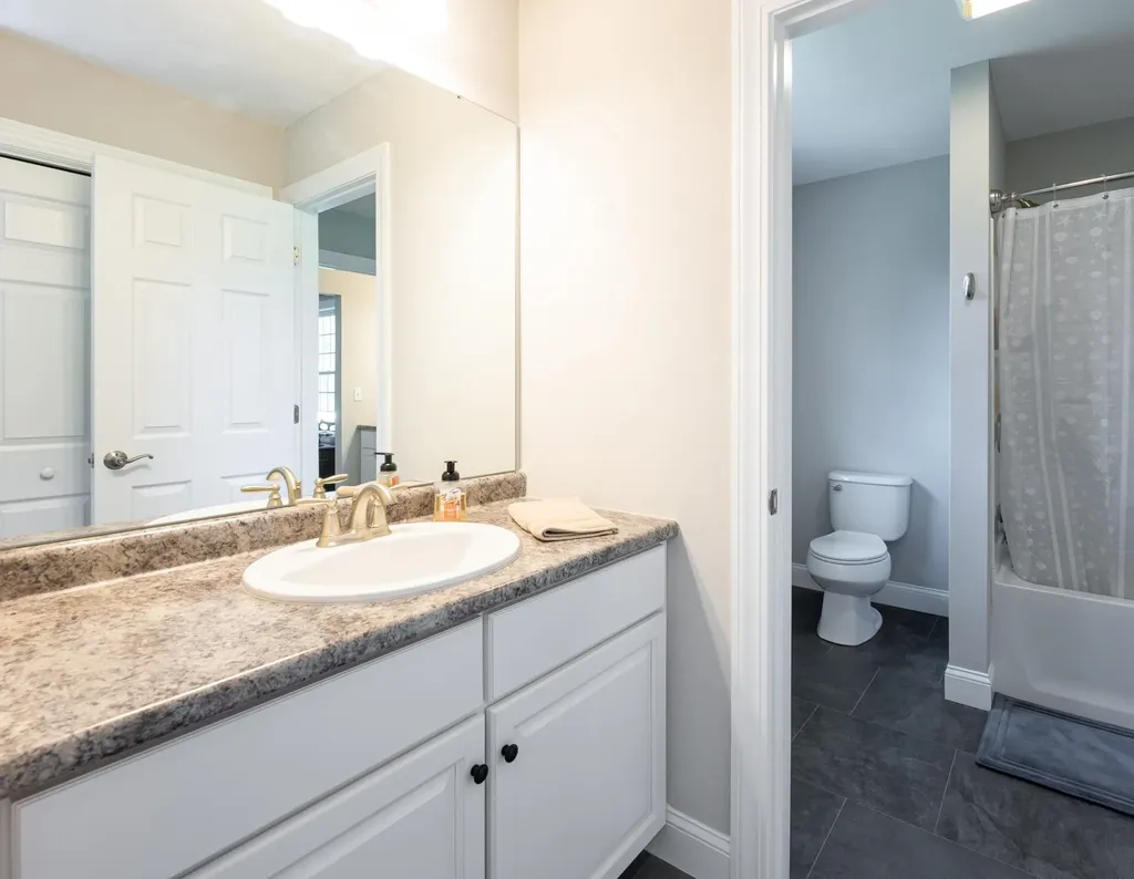 5 Barbie Court Merrimack NH 03054