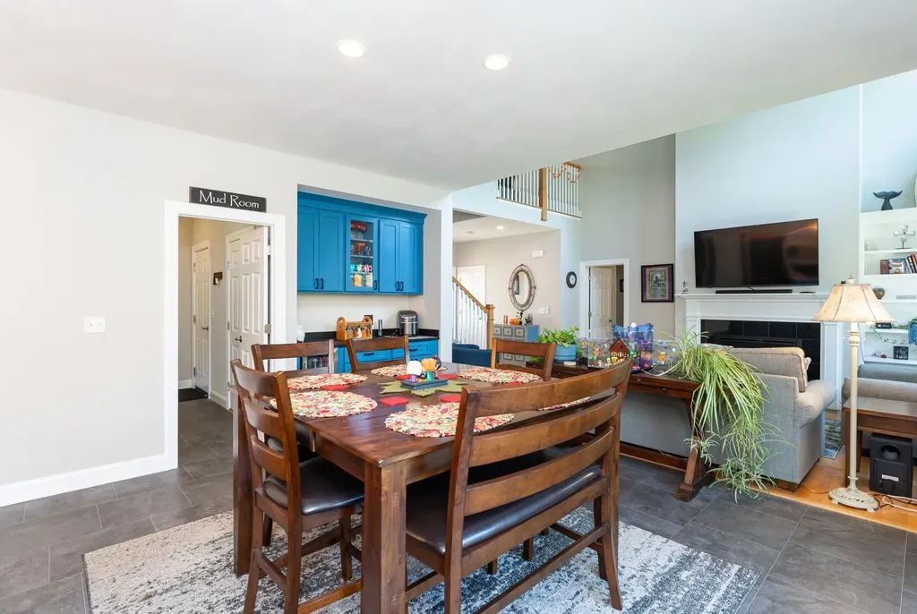 5 Barbie Court Merrimack NH 03054