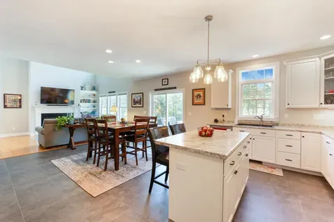 5 Barbie Court Merrimack NH 03054