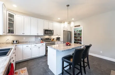 5 Barbie Court Merrimack NH 03054