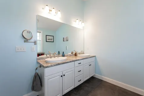 5 Barbie Court Merrimack NH 03054