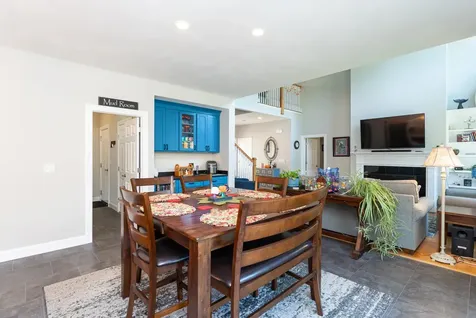 5 Barbie Court Merrimack NH 03054