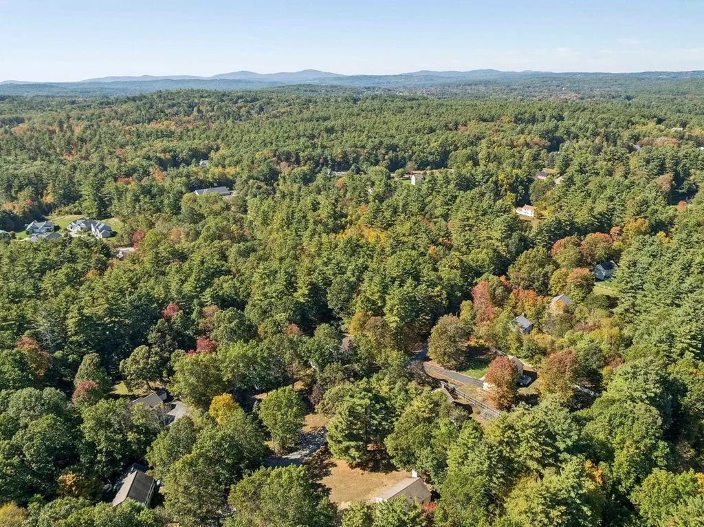 16 Captain Danforth Lane Amherst NH 03031