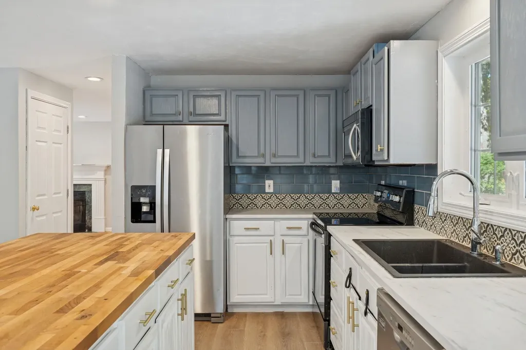 16 Captain Danforth Lane Amherst NH 03031