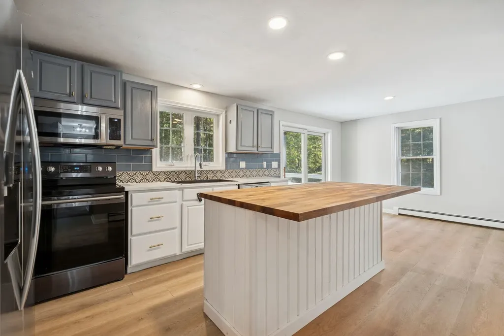 16 Captain Danforth Lane Amherst NH 03031