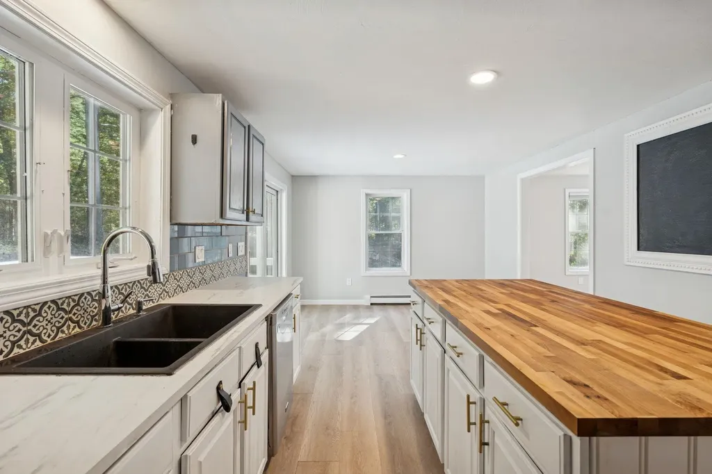 16 Captain Danforth Lane Amherst NH 03031