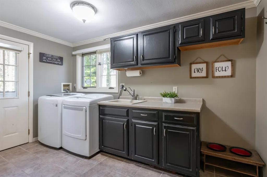 393 Chestnut Hill Road New Boston NH 03070