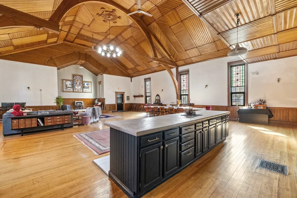 42 Maple Street Bethlehem NH 03574