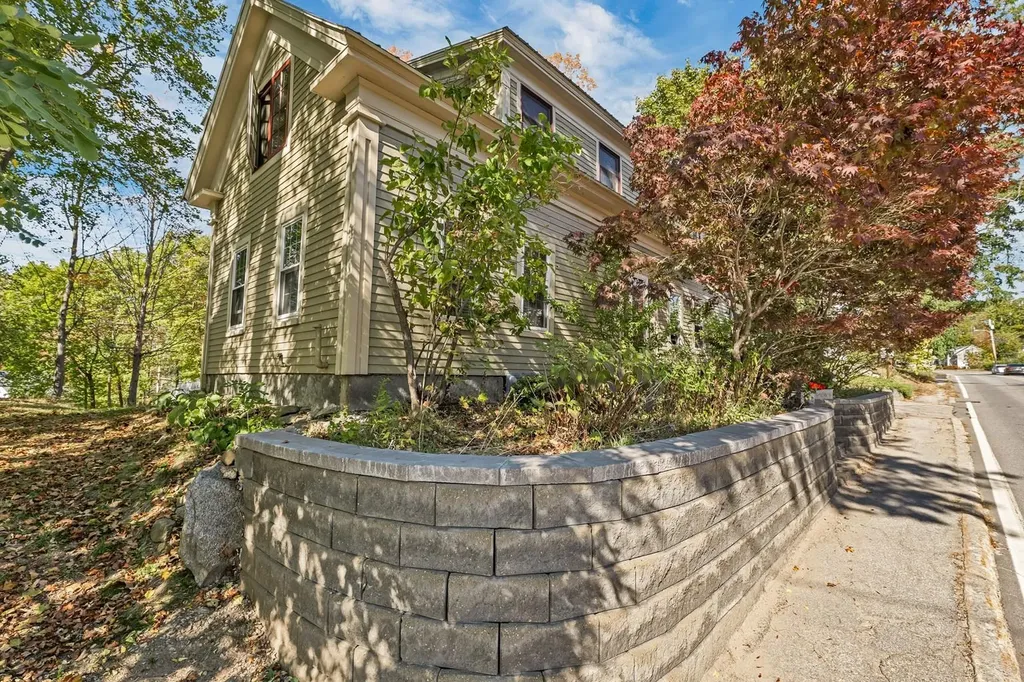 108 Center Street Wolfeboro NH 03894