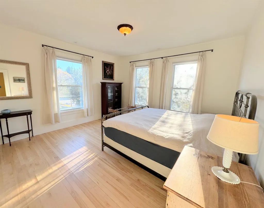 887 Chestnut Street Manchester NH 03104