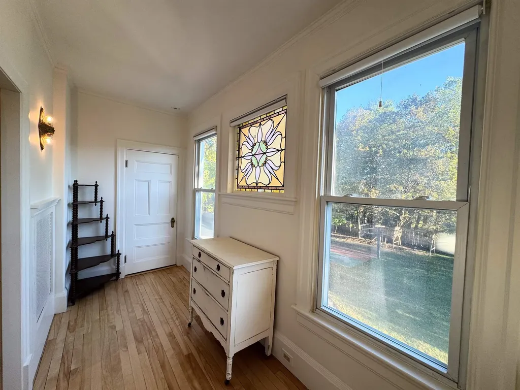 887 Chestnut Street Manchester NH 03104