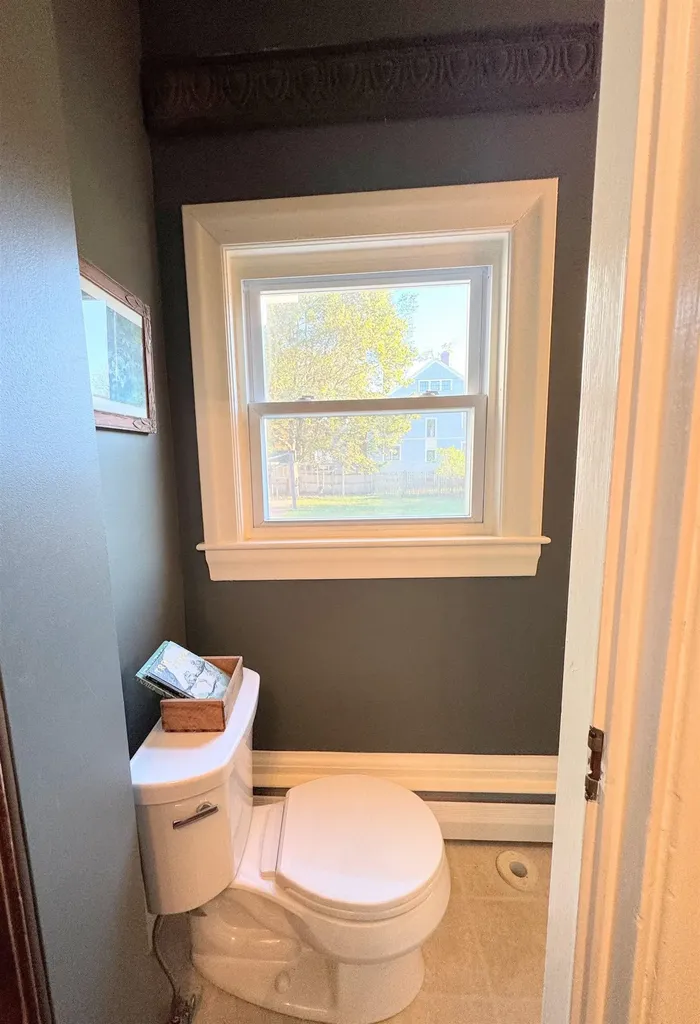 887 Chestnut Street Manchester NH 03104