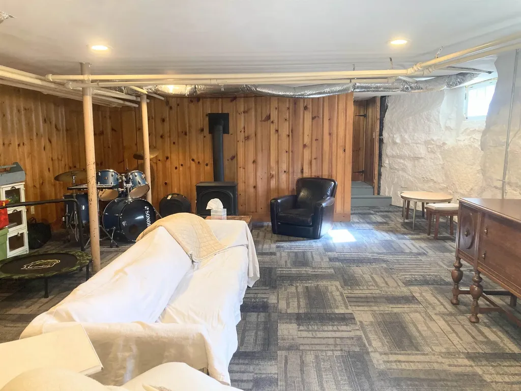 887 Chestnut Street Manchester NH 03104