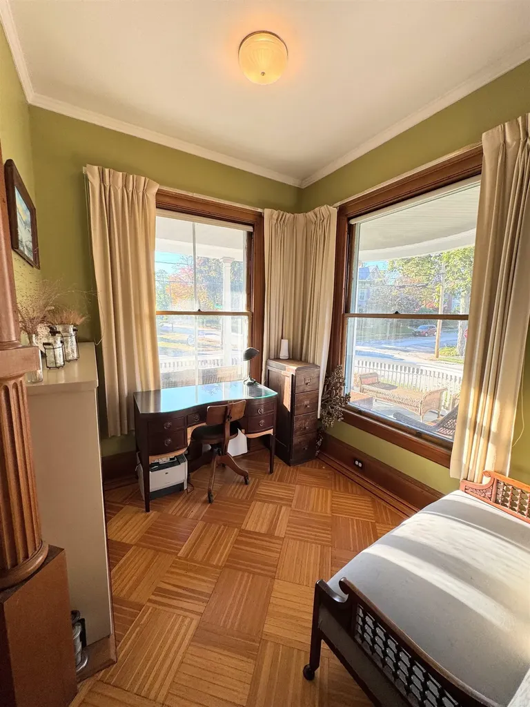 887 Chestnut Street Manchester NH 03104