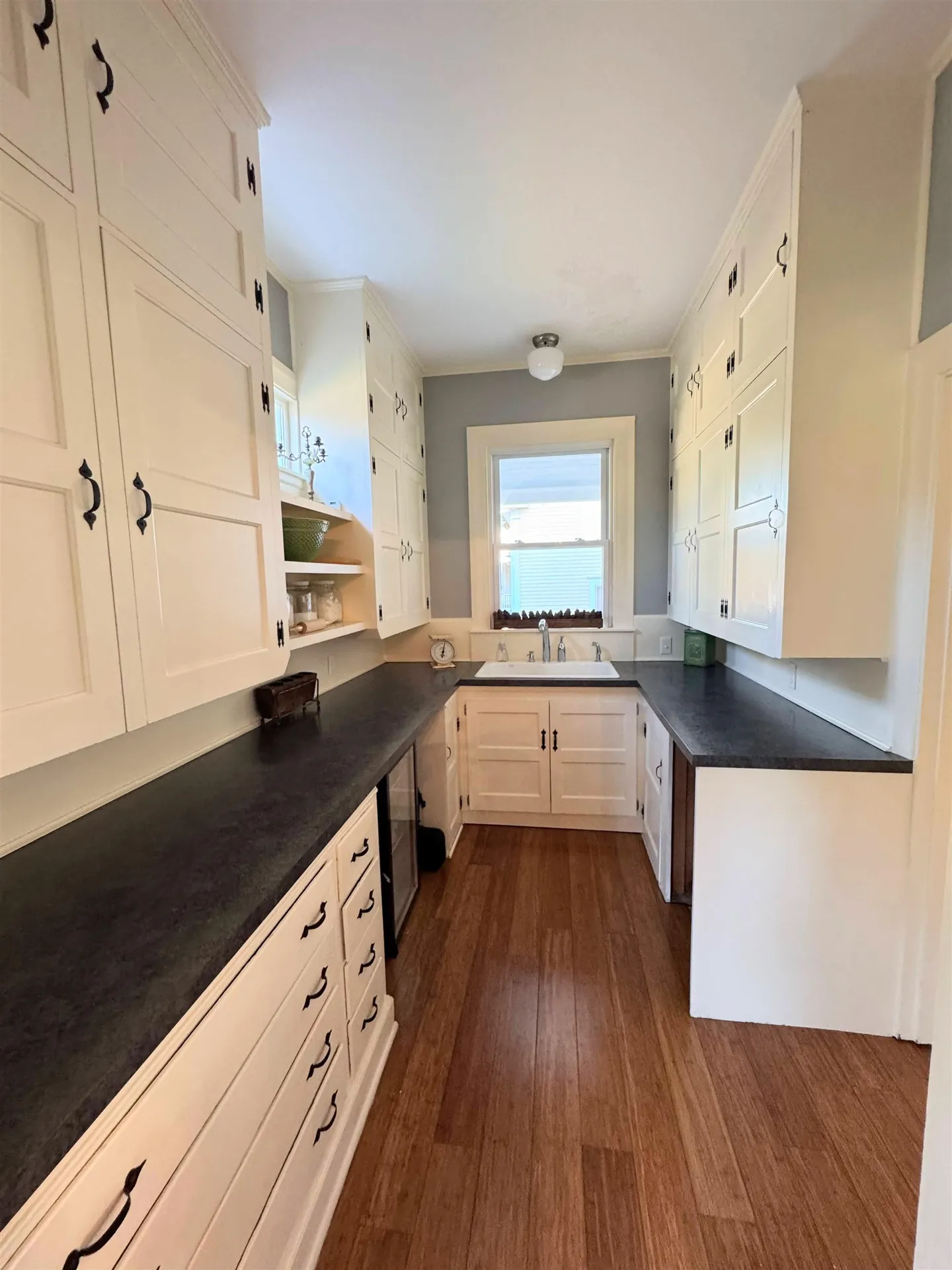 887 Chestnut Street Manchester NH 03104