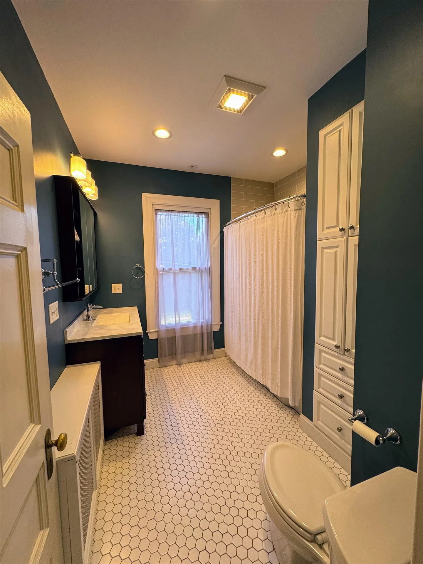 887 Chestnut Street Manchester NH 03104