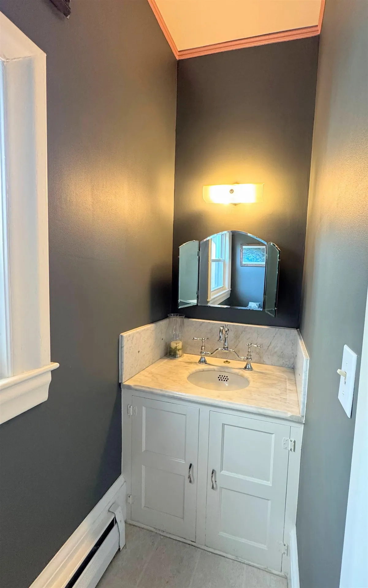 887 Chestnut Street Manchester NH 03104