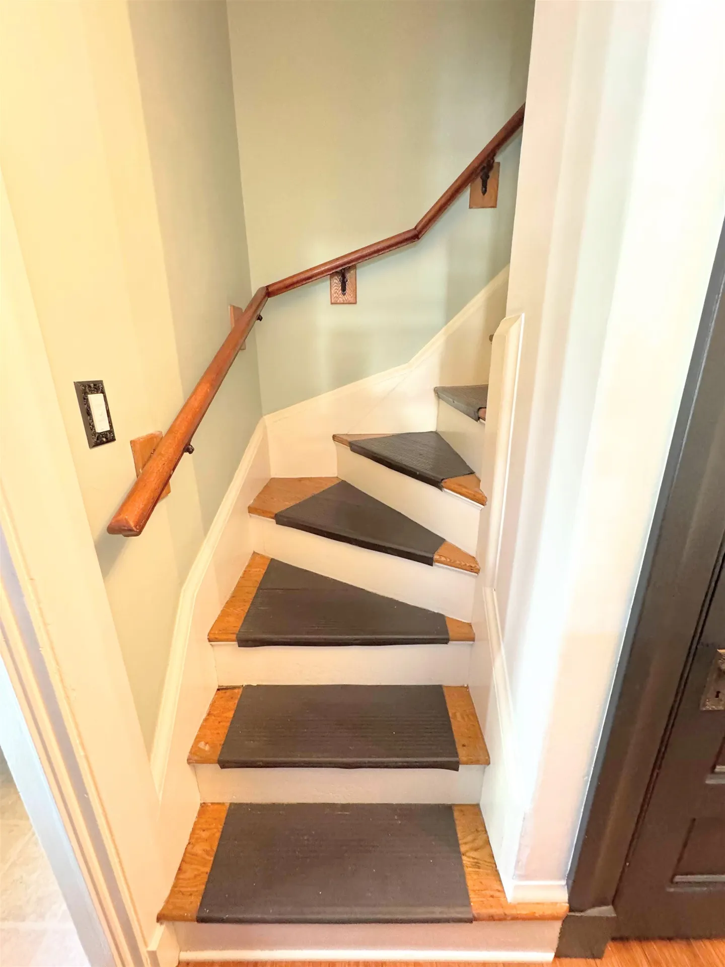 887 Chestnut Street Manchester NH 03104