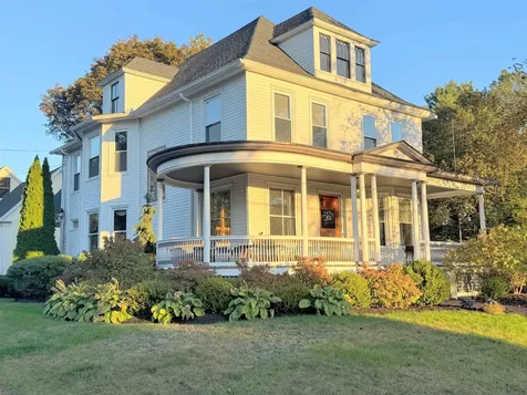 887 Chestnut Street Manchester NH 03104